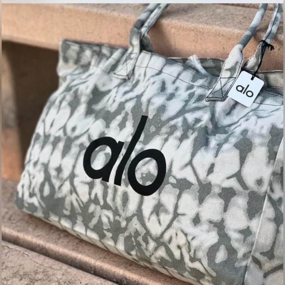 Alo yoga bag